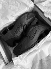 Black Nike Shox R4